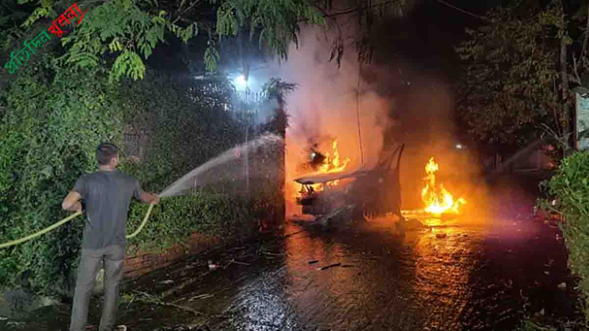 চট্টগ্রামে বিএনপির নেতা আমীর খসরুসহ চার নেতার বাসায় হামলা, আগুন