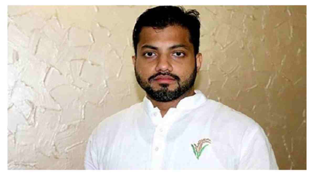 শুনে রাখো পুরান বা নব্য রাজাকার, দেশটা আমার বাপ দাদার : ইশরাক