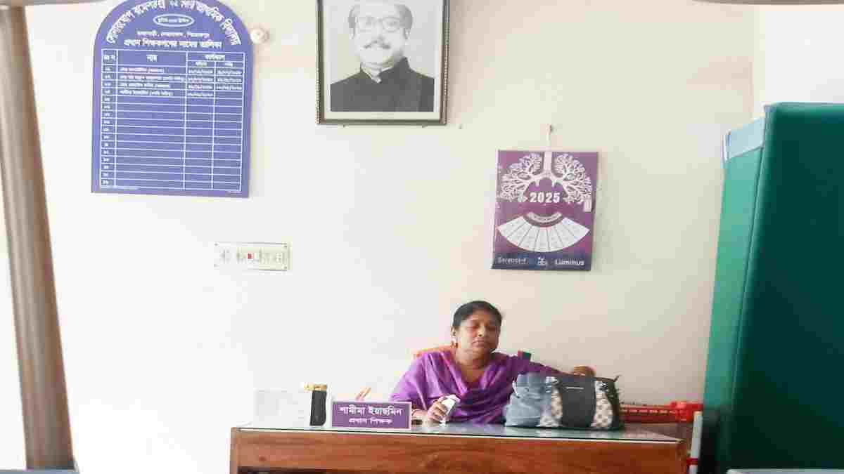 শেখ মুজিবের ছবি সরাতে না চাওয়া সেই প্রধান শিক্ষিকা বরখাস্ত