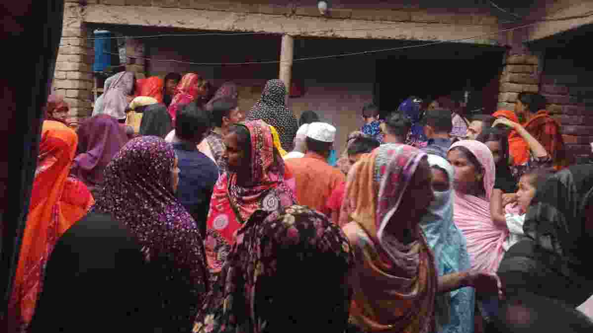 বিদ্যুৎস্পৃষ্ট ছেলেকে বাঁচাতে গিয়ে মায়েরও মৃত্যু