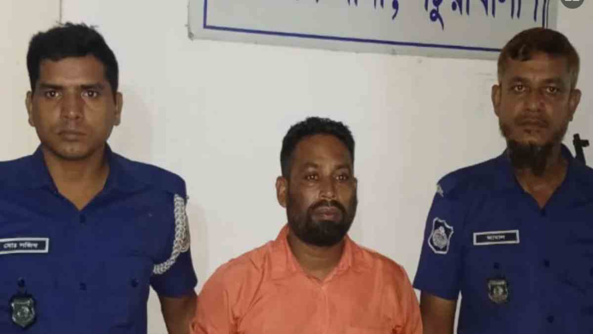 চাঁদাবাজি ও মসজিদের রড আত্মসাতের অভিযোগে স্বেচ্ছাসেবক দল নেতা গ্রেপ্তার