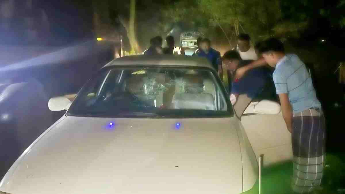 নাটোরে প্রাইভেটকার থামিয়ে চালককে গলা কেটে হত্যা