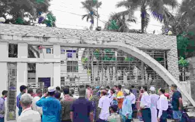 বাগেরহাটে চার আসন বহালের দাবিতে সর্বদলীয় কমিটির অবরোধ