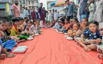 ডাকসুতে শিবিরের জয়ে ১০০ সুবিধাবঞ্চিত শিশুকে রান্না করে খাওয়ালেন যুবক