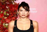 ইসরায়েলের সমর্থন করায় এজেন্টকে বরখাস্ত করলেন ব্রিটিশ পপ তারকা দুয়া লিপা