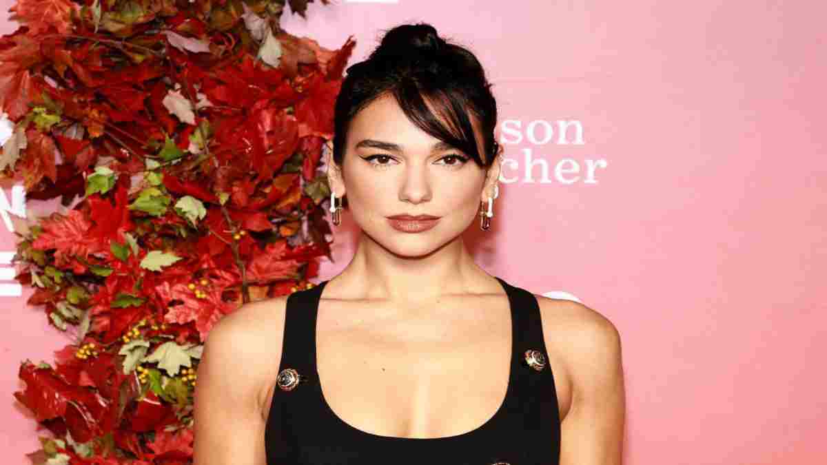 ইসরায়েলের সমর্থন করায় এজেন্টকে বরখাস্ত করলেন ব্রিটিশ পপ তারকা দুয়া লিপা