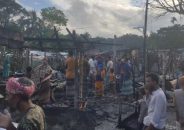 সাতক্ষীরার তালায় ভয়াবহ অগ্নিকাণ্ডে ৮টি দোকান পুড়ে ছাই হয়ে গেছে