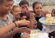 গাজায় যুদ্ধবিরতি কার্যকর, আল-আকসা মসজিদে ফিলিস্তিনিদের আনন্দ উদযাপন