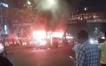 ঢাকায় হঠাৎ ৮ স্থানে ককটেল বিস্ফোরণ, তিন বাসে আগুন