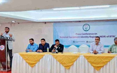 অবৈধ মোবাইল বিক্রি দেশীয় শিল্পকে ধ্বংস করছে