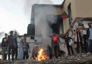 শেখ হাসিনার ফাঁসির রায়ে খুলনায় মিষ্টি বিতরণ, শেখ বাড়িতে ভাঙচুর-অগ্নিসংযোগ