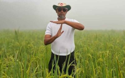 মনোনয়ন না পেয়ে ধানক্ষেতে ‘রিভিউ’ দেখালেন বিএনপি নেতা