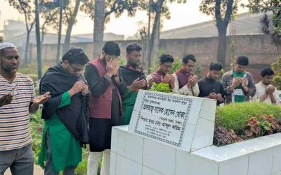 বিজয় দিবসে সাদেক হোসেন খোকাসহ মুক্তিযোদ্ধাদের কবর জিয়ারত করল জবি শিবির