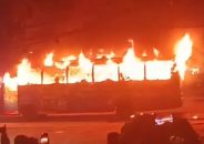 বাড্ডায় চলন্ত বাসে আগুন