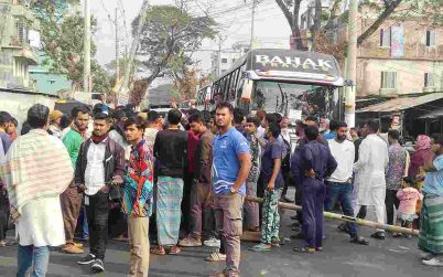 বরিশাল-খুলনা মহাসড়ক অবরোধ