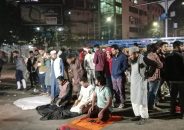 শাহবাগ মোড়ে ফজরের নামাজ আদায় ছাত্র-জনতার