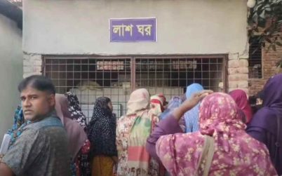 মেডিকেলের ফল প্রকাশের দিন বাবার মোটরসাইকেলে ওড়না পেঁচিয়ে শিক্ষার্থীর মৃত্যু