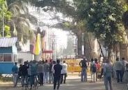 সীমান্তের পাশে দাঁড়িয়ে ভারতের বিরুদ্ধে স্লোগান বাংলাদেশিদের