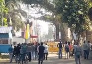 সীমান্তের পাশে দাঁড়িয়ে ভারতের বিরুদ্ধে স্লোগান বাংলাদেশিদের