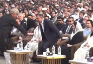 মির্জা ফখরুলকে দেখে দাঁড়িয়ে সম্মান জানালেন তারেক রহমান