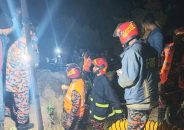 চট্টগ্রামে গভীর নলকূপের গর্তে আটকা পড়েছে ৪ বছরের শিশু, চলছে উদ্ধার অভিযান