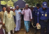 দুইদিন আগে হাতকড়া পরে মায়ের জানাজায়, সেই দুই ভাই হারালেন বাবাকেও