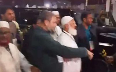 শহীদ মিনারে জামায়াত আমিরকে দেখে ‘রাজাকার’ ও ‘একাত্তরের দালাল’ স্লোগান