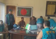 লাখ টাকা ঘুষ নিয়ে প্রকল্প বাস্তবায়ন কর্মকর্তাসহ আটক ২