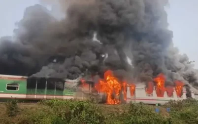 ঢাকাগামী চট্টলা এক্সপ্রেসে ভয়াবহ আগুন