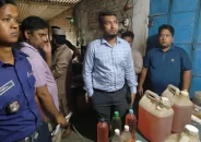 লিটার ২৭০ টাকায় তেল বিক্রি, ক্রেতা সেজে ধরল প্রশাসন