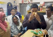 স্কুলের খাবারে গন্ধ পেলেন প্রতিমন্ত্রী, ল্যাবে পাঠালেন স্যাম্পল