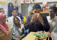 স্কুলের খাবারে গন্ধ পেলেন প্রতিমন্ত্রী, ল্যাবে পাঠালেন স্যাম্পল