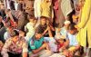 শহীদ পরিবারের অনুরোধে ৭২ ঘণ্টা পর অনশন ভাঙলেন শিক্ষার্থীরা