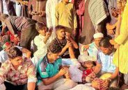 শহীদ পরিবারের অনুরোধে ৭২ ঘণ্টা পর অনশন ভাঙলেন শিক্ষার্থীরা