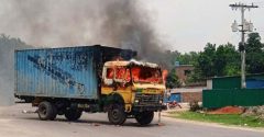 যশোরে তিন গাড়ির সংঘর্ষে নারী-শিশুসহ নিহত ৪