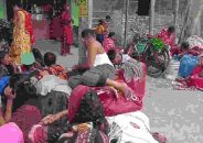 ভারত সীমান্তে হঠাৎ শত শত মানুষের ভিড়