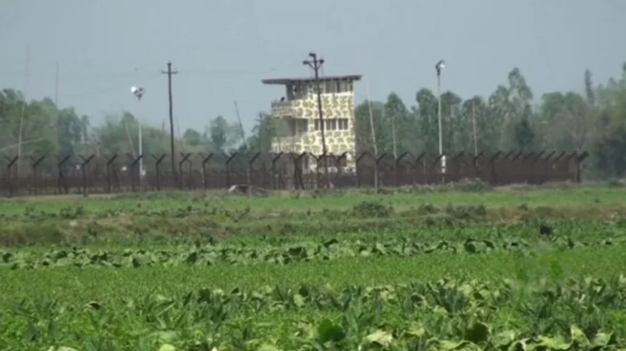সীমান্তে ভারতীয় চোরাকারবারীদের লক্ষ্য করে বিজিবির গুলি