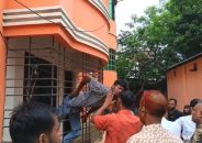 কুমিল্লায় চুরি করতে গিয়ে জানালার গ্রিলে আটকা পড়ল চোর!