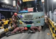 ব্রেক ফেল করা বাস যাত্রীদের বাঁচাতে গিয়ে হেল্পার নিহত