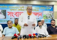 বাগেরহাটে মাজারের দিঘিতে কুমির ফেরত দেওয়ার দাবি