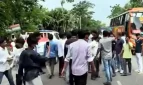 শেখ মুজিবুরের ম্যুরালে কালি লেপন, প্রতিবাদে মহাসড়ক অবরোধ করলো ছাত্রলীগ