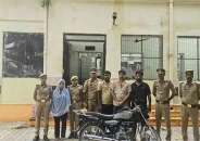 দুধে ঘুমের ওষুধ মিশিয়ে শরীরে বিষধর সাপ ছেড়ে স্বামীকে হত্যা