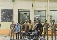 দুধে ঘুমের ওষুধ মিশিয়ে শরীরে বিষধর সাপ ছেড়ে স্বামীকে হত্যা