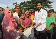 বাগেরহাটে অভাবে চুল বিক্রি করা সেই রেহানার পাশে প্রশাসন