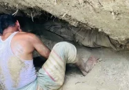 স্ত্রীর কবর খননের সময় মিলল ২ যুগ আগে দাফন করা স্বামীর অক্ষত মরদেহ