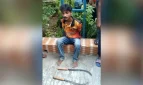 বোনকে মারধর দুই হাতে হাঁসুয়া নিয়ে দুলাভাইকে কোপাতে হাসপাতালে শ্যালক